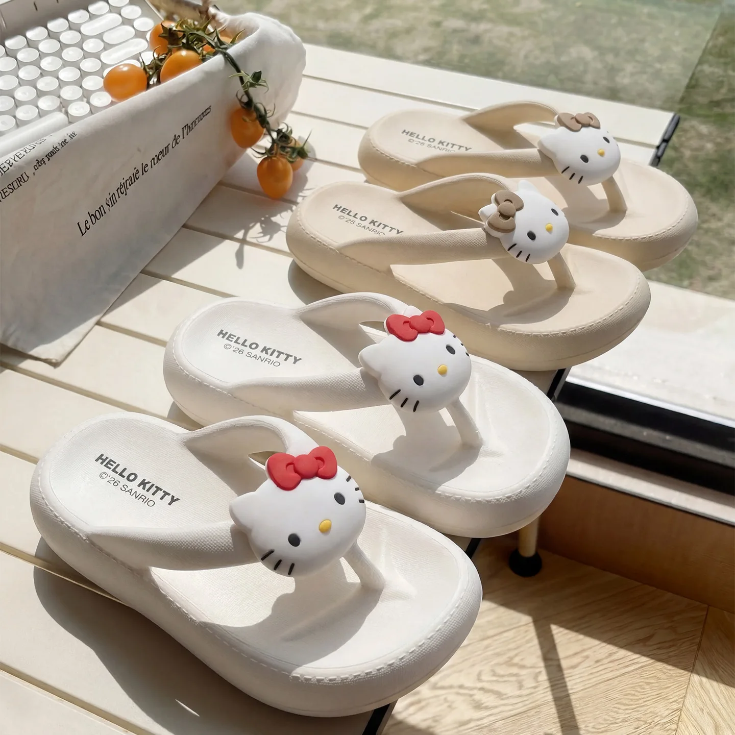 Hello Kitty Mode-Hausschuhe, rutschfeste Plateau-Sandalen mit dicker Sohle, geschlossene Mesh-Schuhe, ideal für Zuhause und Reisen