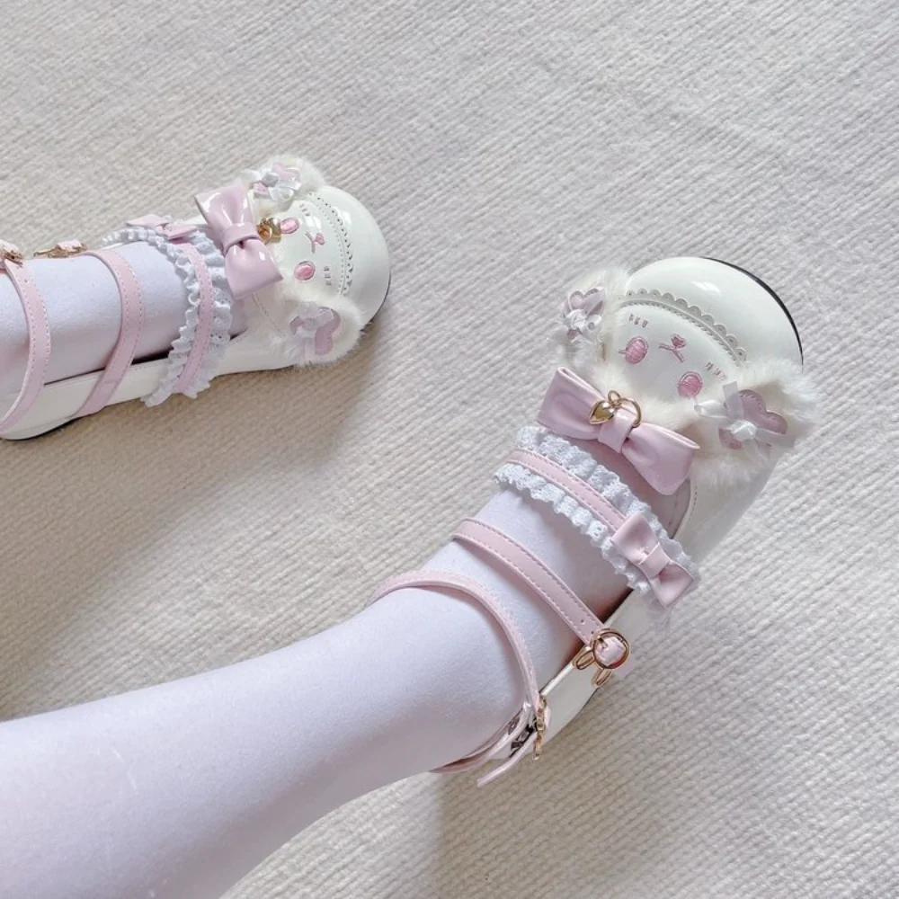 Niedliche Mary-Jane-Schuhe im Lolita-Stil mit rosa Schleifen, Spitzenbesatz und Plüschdetails für süße Outfits