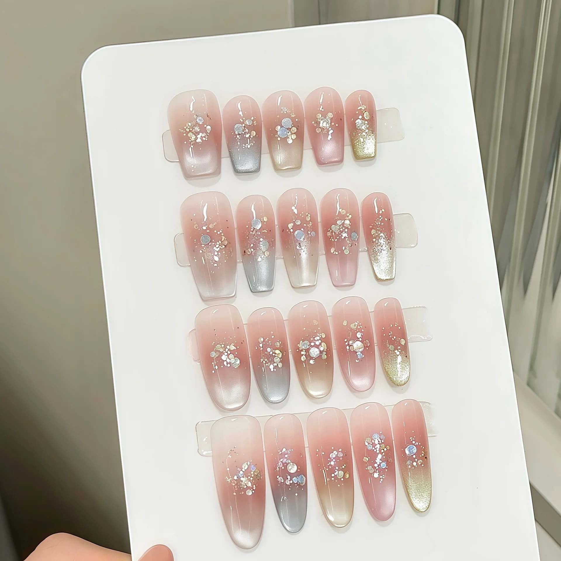 10 Stück reine handgepresste Sarg-/Oval-/Stiletto-Nagelkunst, schöne künstliche Nägel, lebendiges Regenbogen-Katzenaugen-Effekt, geeignet für Frauen Image
