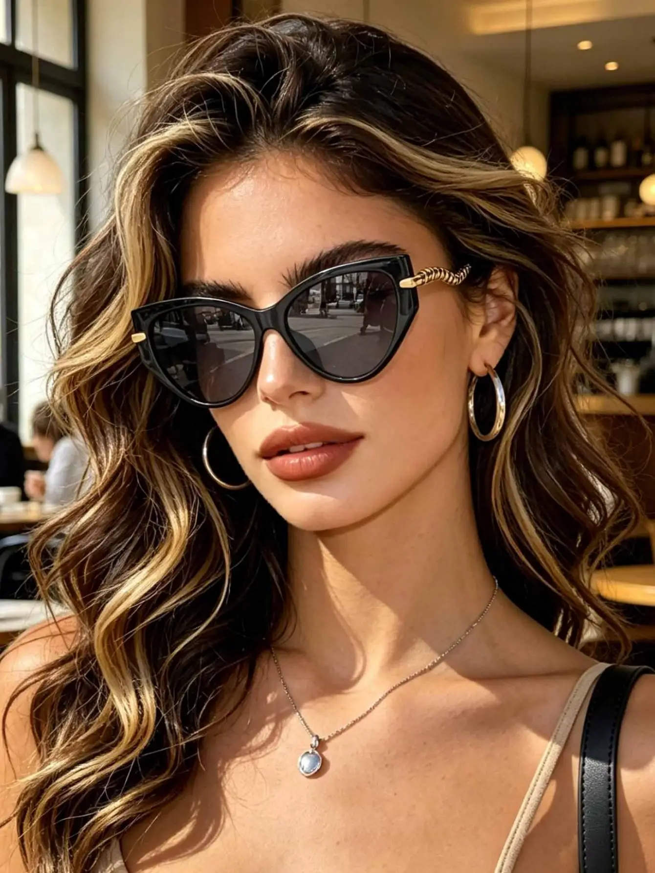 Modische Cat-Eye-Sonnenbrille mit Kettenbügel-Design für Outdoor-Reisen, Fotografie und Autofahren - Sonnenbrille im europäischen Stil Image