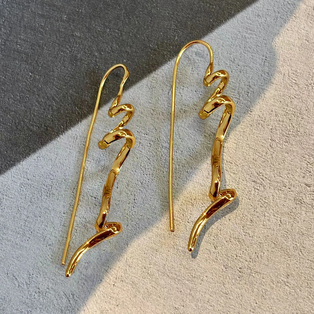 Abstrakte 3D-Design Ohrringe für Damen – Coole, stilvolle, temperamentvolle, modische, exquisite Retro-Ohrhänger als Schmuckgeschenk Image