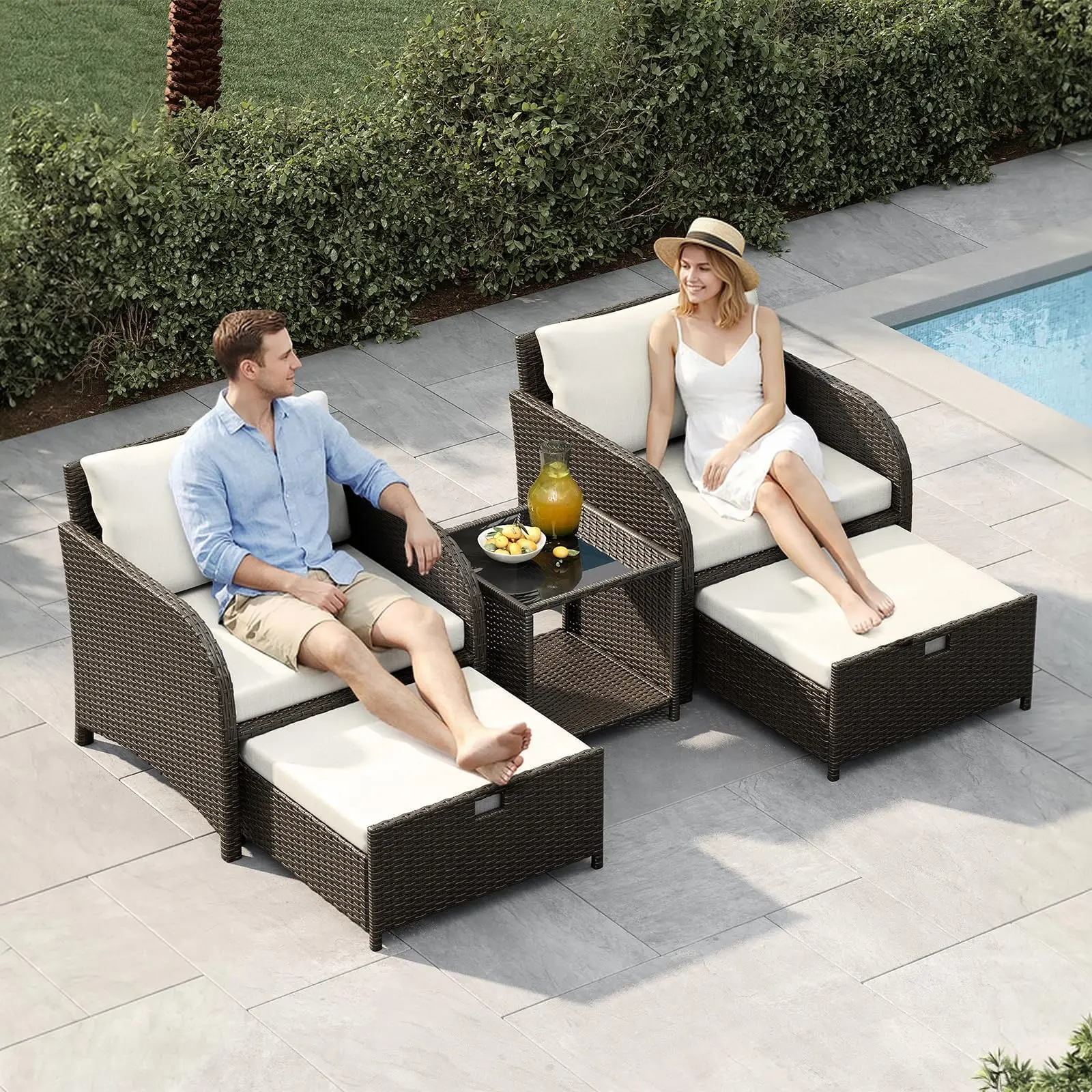 Ensemble de meubles de jardin en rotin 5 pièces avec sièges de 71 cm de large, ensemble de meubles de balcon pour petits balcons et jardins, salon de jardin avec 2 fauteuils en rotin, un tabouret et