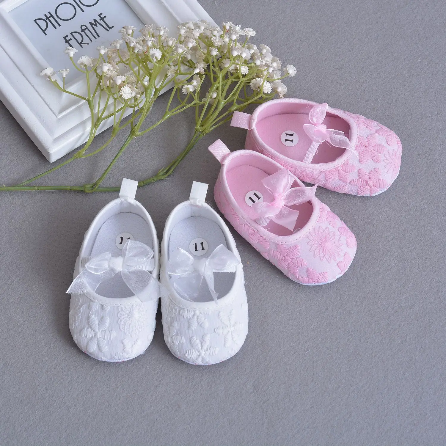 Frühling und Herbst Baby Schuhe mit weichen Sohlen Baby Schritt Schuhe mit Kleid Schleife Prinzessin Schuhe bestickte Spitze Babyschuhe