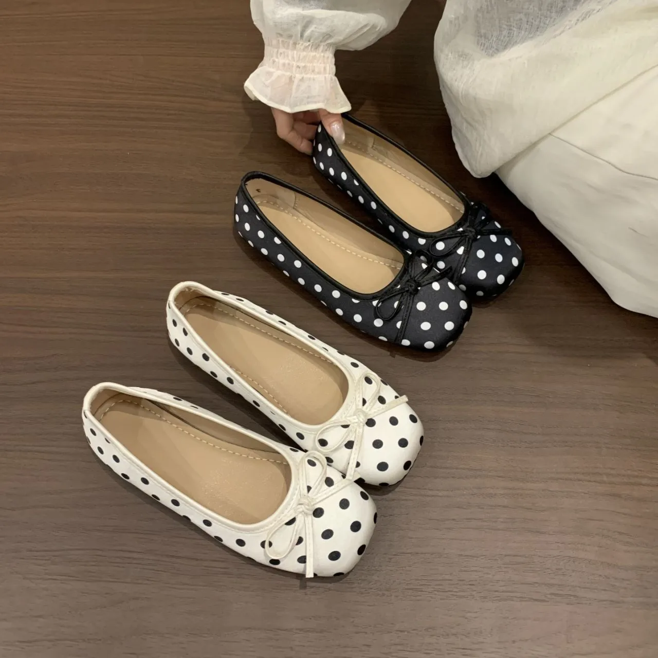 Elegante Quadratische Schmetterlings-Schuhe für Frühling und Herbst Sexy Niedriger Absatz Mutter-Schuhe Modische Bestseller Neue Bequeme Damenschuhe Image