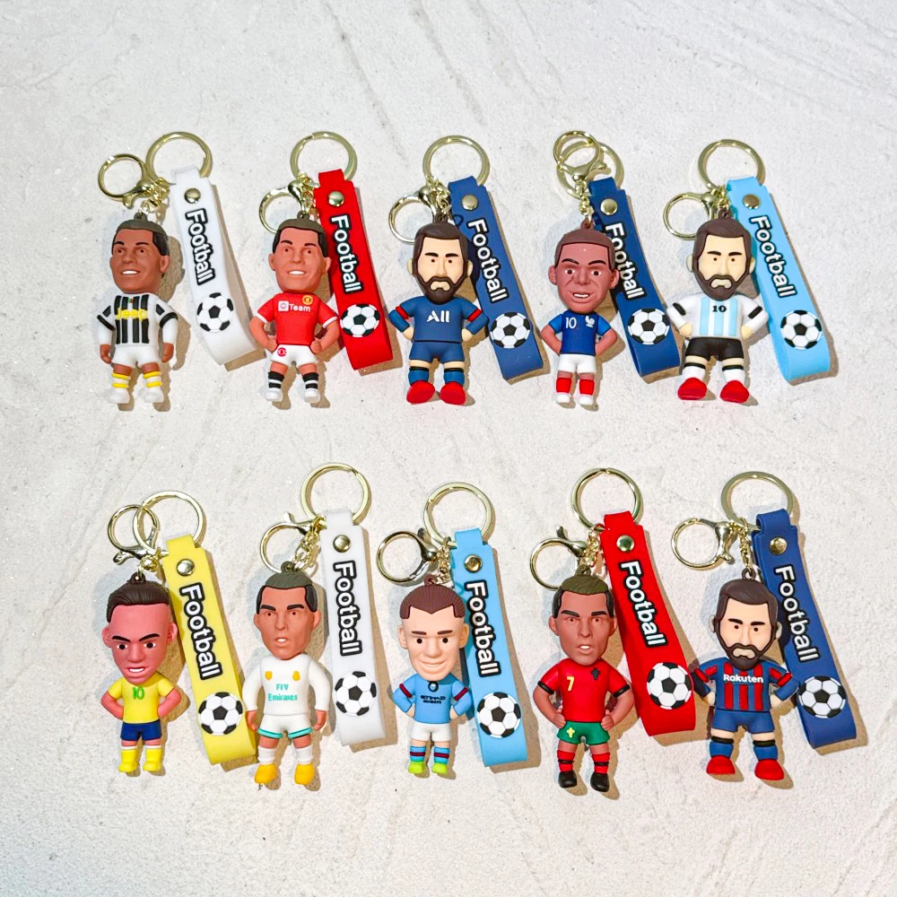 Modischer PVC-Cartoon-Fußballspieler Schlüsselanhänger Handgelenkschlaufe Taschenanhänger Sport-Souvenir Geburtstags-Weihnachtsgeschenk für Kinder und Fans Image