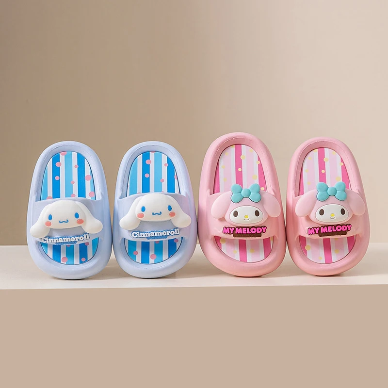 Stylische Hello Kitty Hausschuhe, rutschfeste Plateau-Sandalen, Strandschuhe, geschlossene Mesh-Schuhe, geeignet für Zuhause und Reisen.