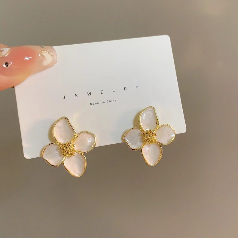Vintage Hibiscus Flower Stud Earrings For Women Elegant Wedding Jewelry white