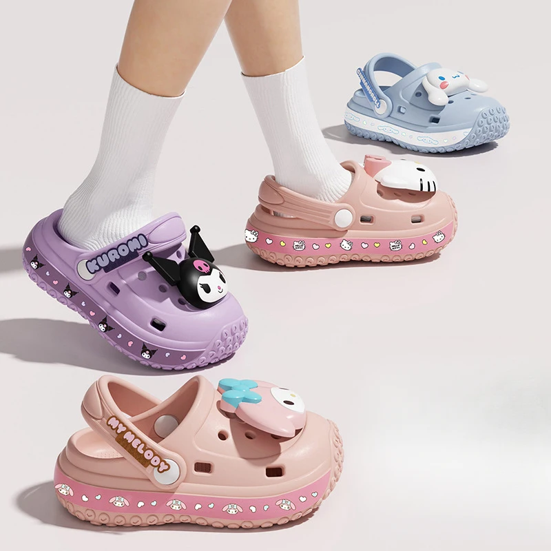 Stylische Hello Kitty Eltern-Kind-Hausschuhe, rutschfeste Plateau-Sandalen, geschlossene Mesh-Schuhe, geeignet für Zuhause und auf Reisen.