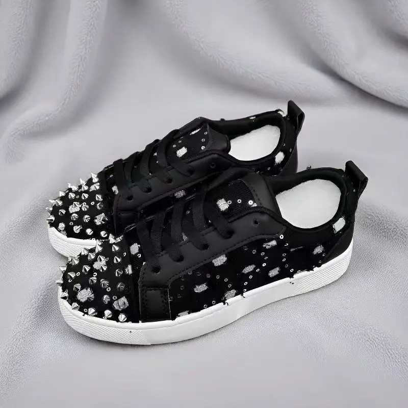 Handgefertigte, maßgeschneiderte Freizeitschuhe mit Pailletten und Nieten, weiße, große Low-Top-Schnürsportschuhe in den Größen 36-44
