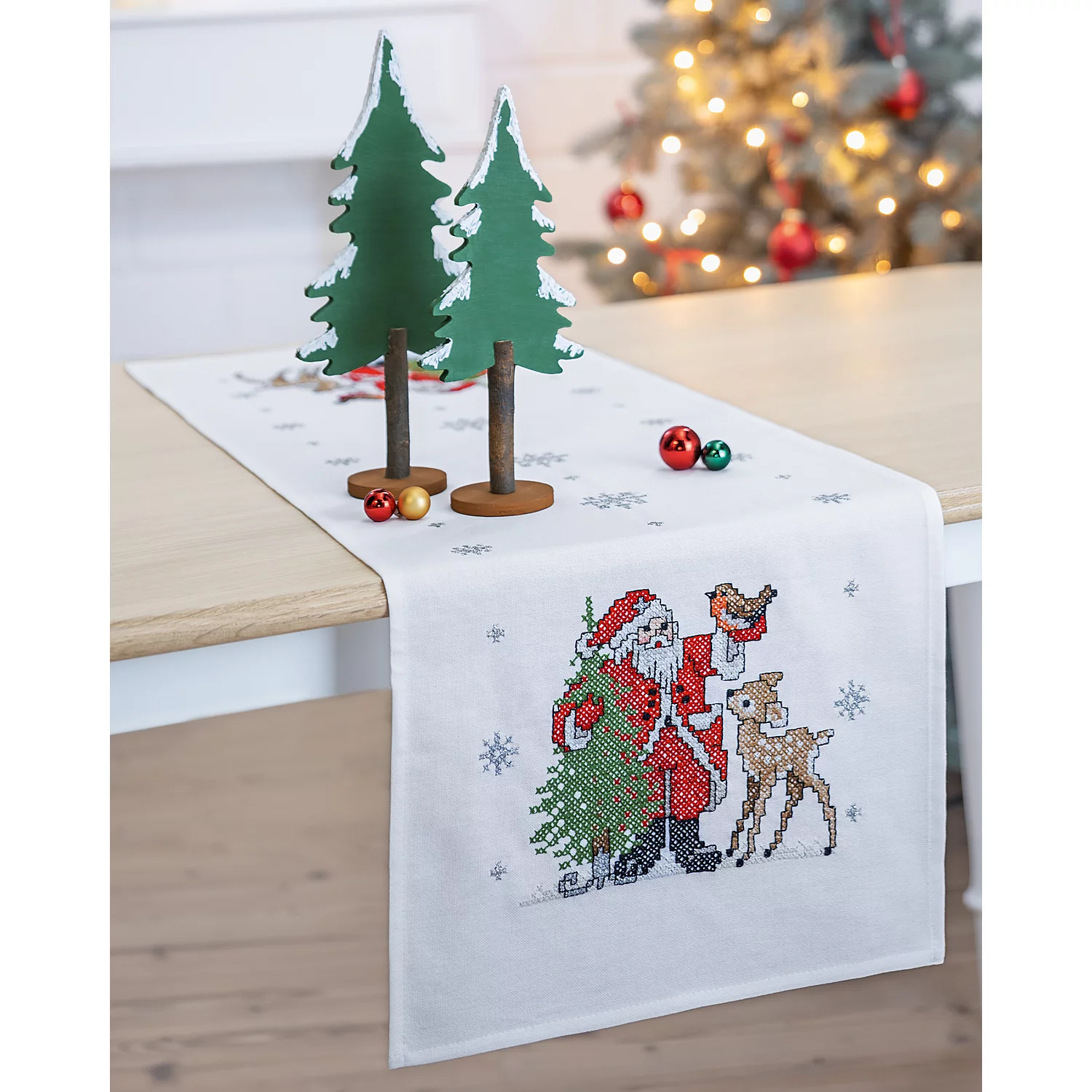 Chemin de table "Père Noël et chevreuil"
