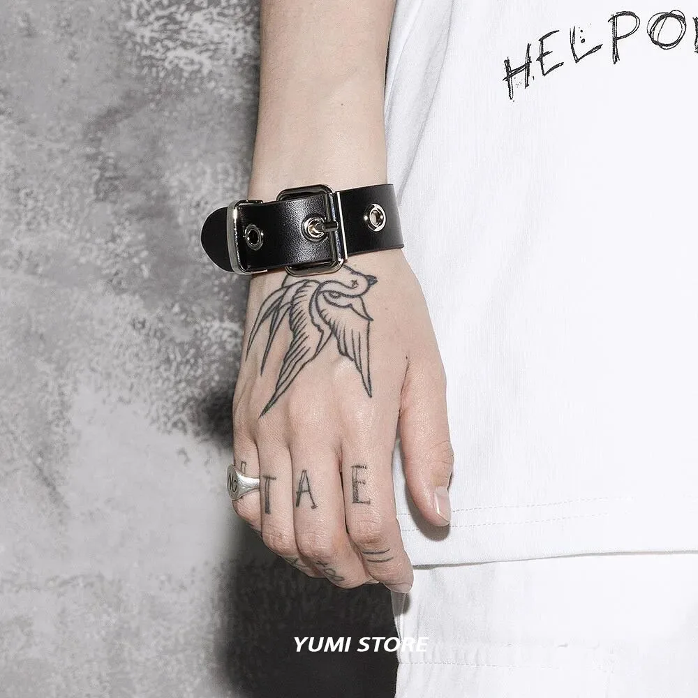 Punk Cooles Schwarzes Armband für Damen und Herren Vintage Gothic Verstellbares PU-Armband Schmuck Trend Hip Hop Rock Kpop Tänzer Accessoires