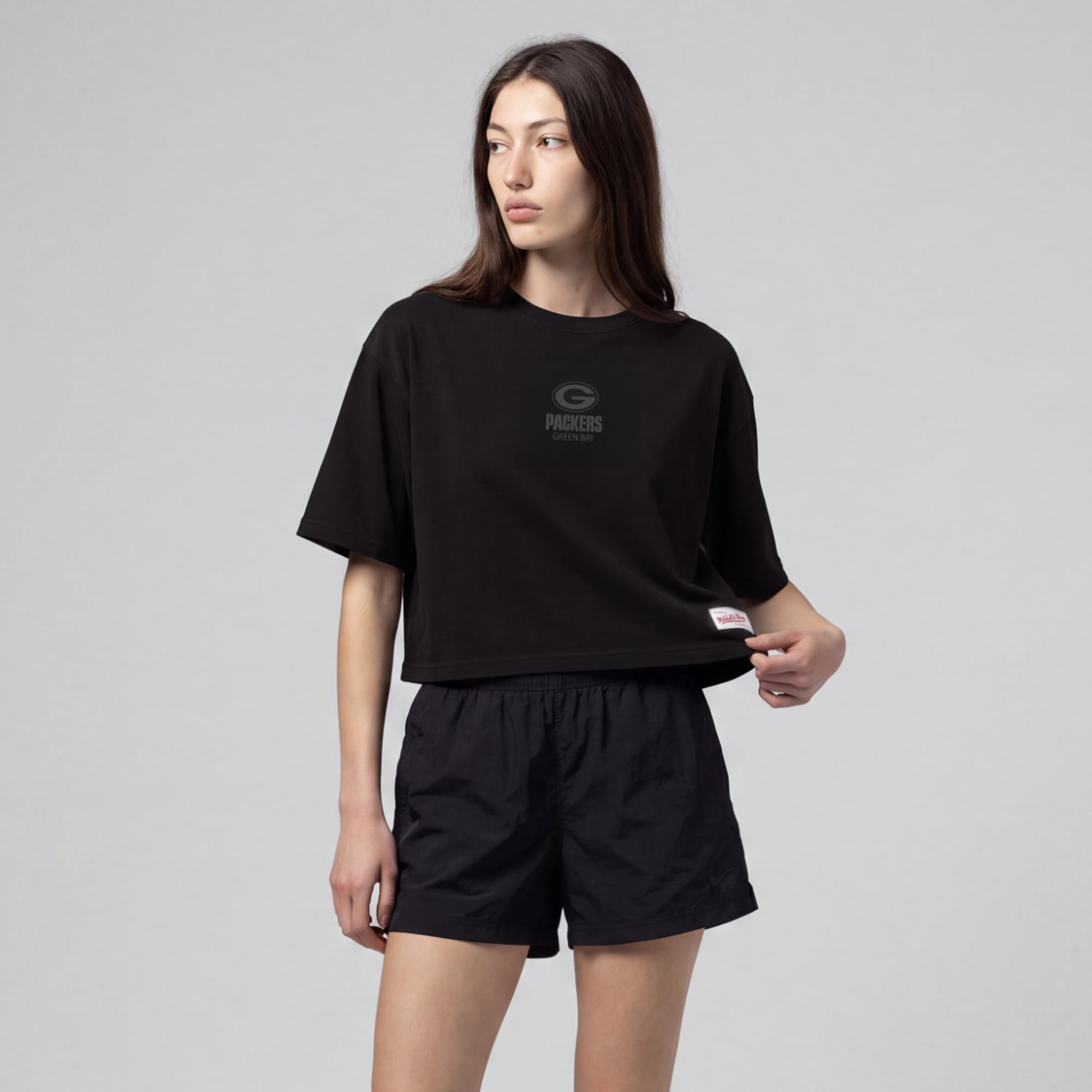 Mitchell & Ness Damen-T-Shirt in Schwarz mit Green Bay Packers Core Essentials Micro-Logo, kastenförmig geschnitten