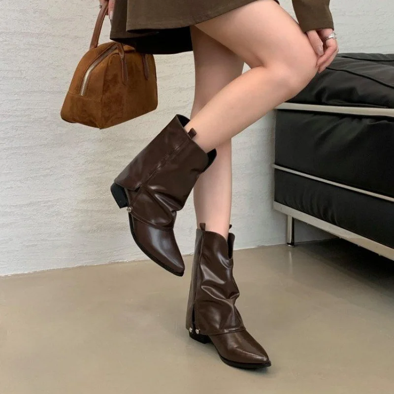 Mittelhohe Spitze Stiefel mit Blockabsatz Vintage Lederstiefel für Damen Herbst Winter Stiefel ​ ​ 2026 Neue Damen Western Cowboy Stiefel