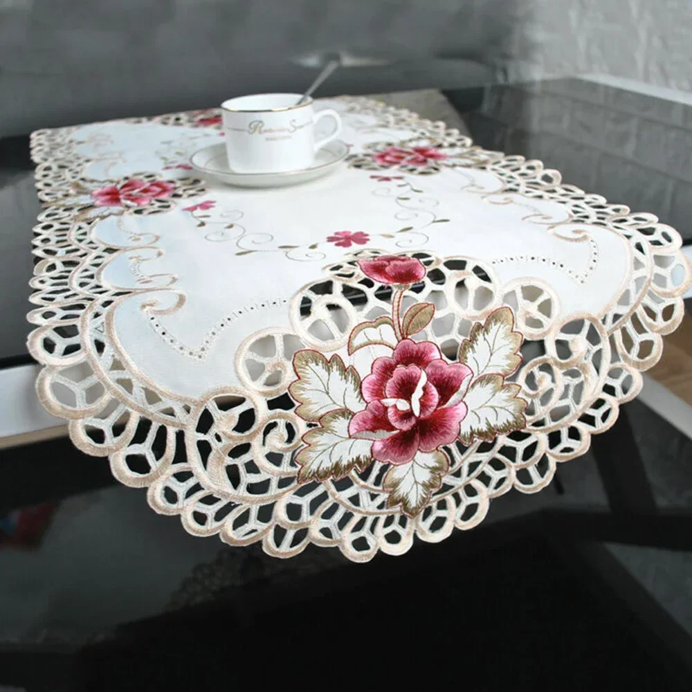 Ovale Vintage-Tischdecke mit bestickter Spitze, elegante europäische rustikale Blumen-Tischdekoration, florales Satin-Stoff-Tischdecke, Heimdekoration
