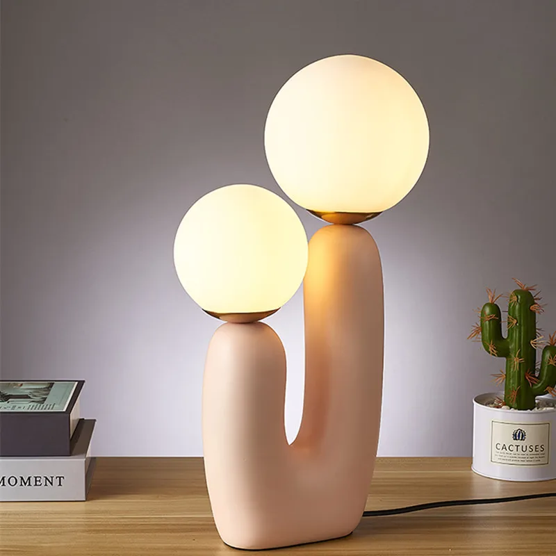 Oo Tischlampen im nordischen Stil, kreative Kunstglas-Tischlampe, postmoderne, einfache Schlafzimmer-Designer-Nachttischlampe für Kinderzimmer