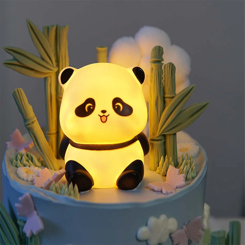Panda LED-Nachtlicht Wohnzimmer Niedliche Panda-Plastiklampe Nachttisch-Deko Kreatives Kinder-Nachtlicht Geburtstagsgeschenk Dekoration Neu