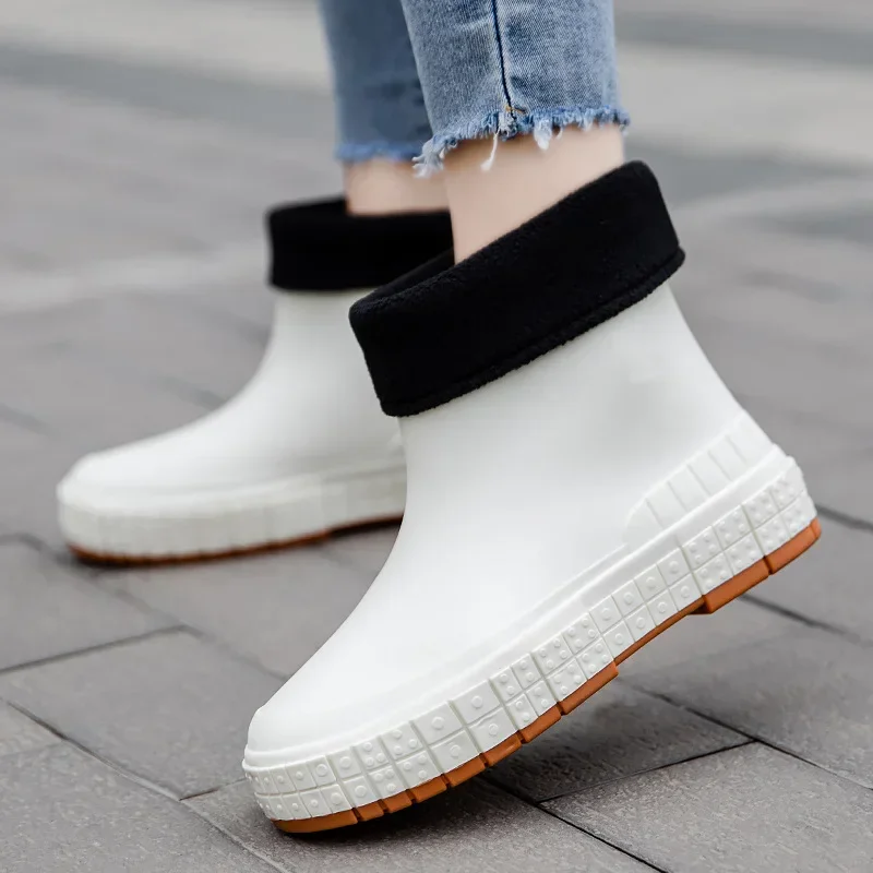 Frau Regen Schuhe Wasserdichte Gummi Stiefel Damen Casual Non-slip Wohnungen Regen Boot Weibliche Isolierte Garten Galoschen 2024