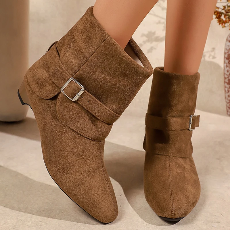 Vintage Braune Kunstwildleder Western-Stiefel für Damen 2026, Spitze Zehenpartie, Niedriger Absatz, Knöchelhohe Stiefel mit Schnallenverschluss, Cowboy-Stiefeletten für Damen