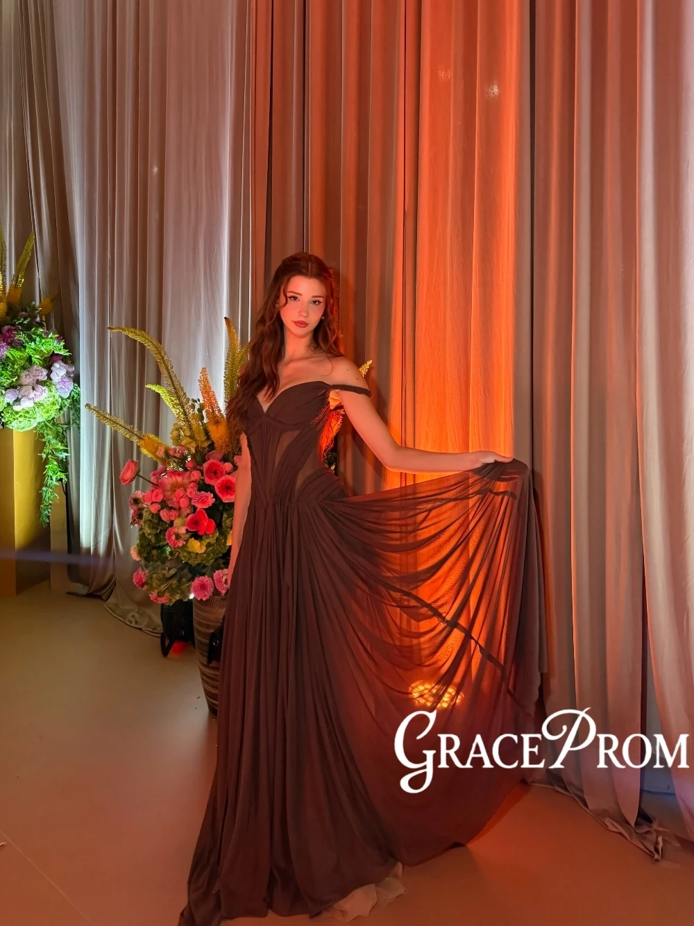 Brown Chiffon Pleated A Line Evening Dress Elegant Off Shoulder Customized Prom Gown Flowing Gorgeous Wedding Guest Party Wear