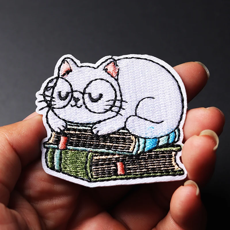 Glasses Reading Cat Size: 5.5x5.3cm Patch Embroidered Applique Sewing Clothes Iron On Stickers Garment Apparel Accessories Badge