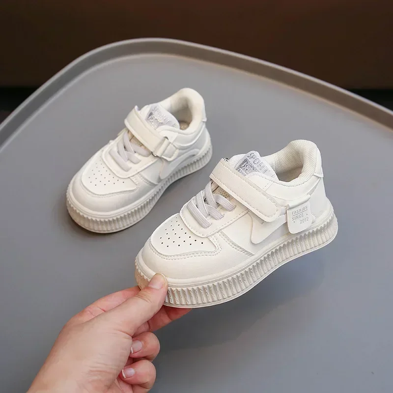 Chaussures blanches pour enfants, chaussures de sport pour enfants printemps-automne, antidérapantes, légères, chaussures de skate pour garçons, semelle souple, chaussures décontractées pour bébés