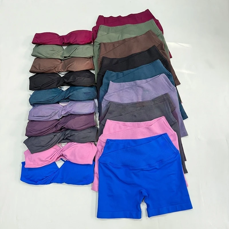 Ensemble de sport pour femmes : short de yoga Impact, soutien-gorge de sport à devant torsadé, leggings respirants, extensibles et doux, 2 pièces, tenue de sport pour yoga et entraînement.