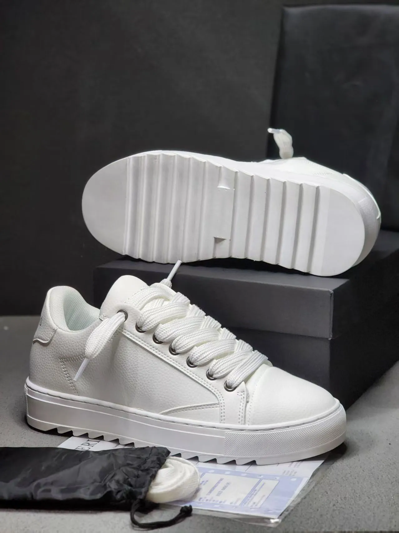 Klobige Plateau-Skate-Sneaker für Damen, Freizeitschuhe mit dicker, gezackter Sohle und erhöhter Absatzhöhe, breite, dicke Schnürsenkel, Streetwear-Damen-Schuhe in verschiedenen Farben (Glitzer, Denim, Leder) mit Schnürung, auch in großen Größen...