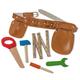 Dress Up America Konstruktion Fünf-Holz-Spielset enthält: Hammer, Klapplineal, Flachkopfschraubendreher, Schraubenschlüssel, Handsäge und Werkzeuggürtel