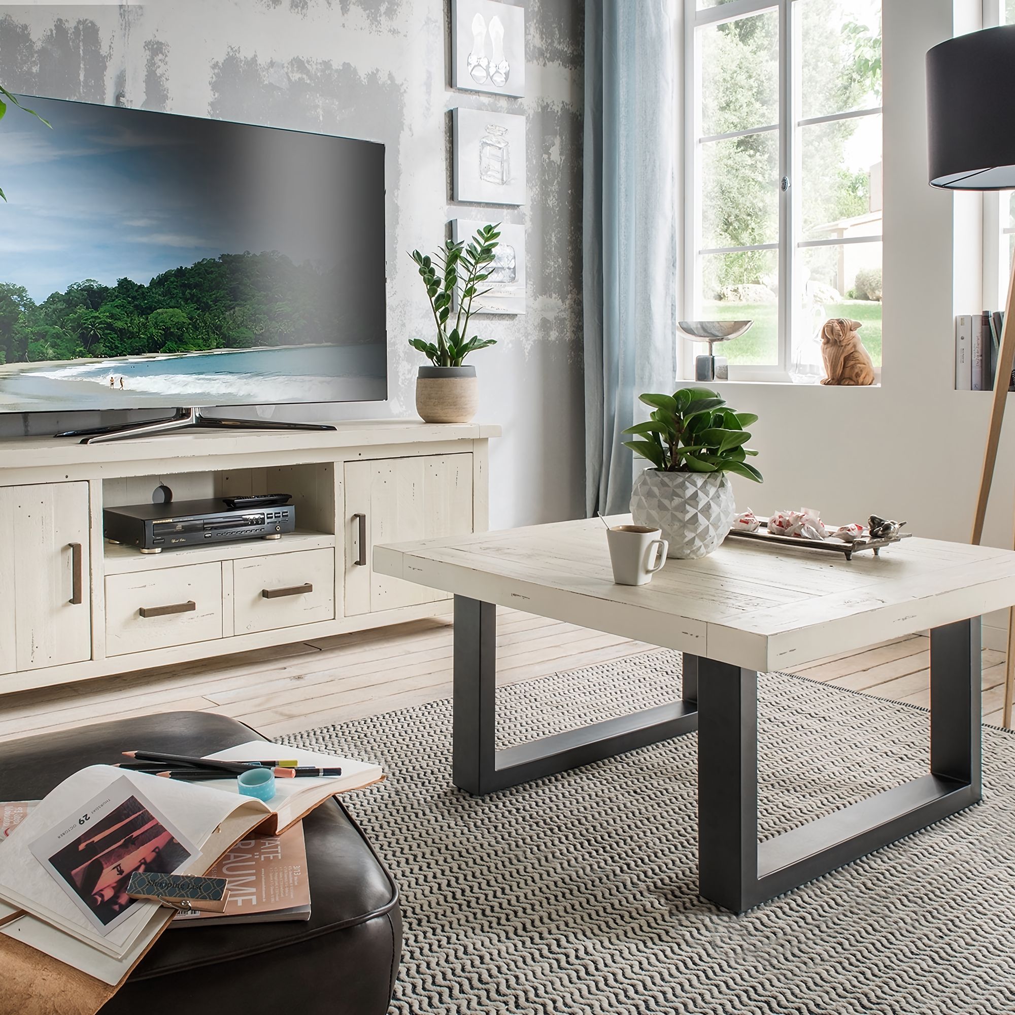 Massivholz »History Pine« Couchtisch mit Metallkufen Pinienholz, white-wash-finish / B 90 x H 45 x T 90 cm