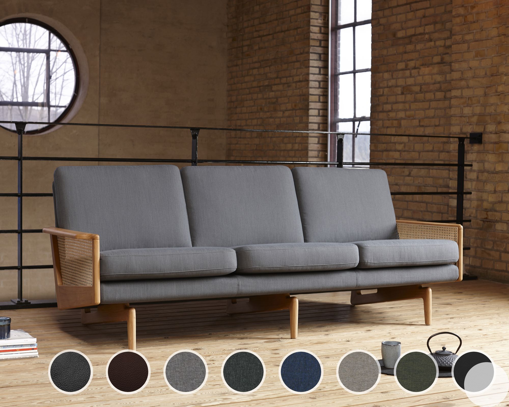 Kragelund »Egsmark« Sofa mit Holz-Armlehnen 3-Sitzer / Stoff 249 Grau