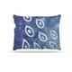 Kess eigene Jennifer Vincent Rizzo Drops of Vintage Indigo Blau Weiß Hundebett, 76,2 x 101,6 cm