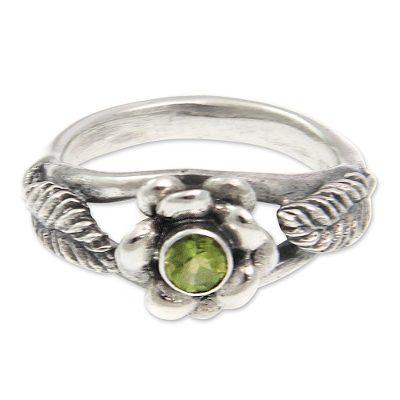 Peridot flower ring, 'Anemone Blossom'